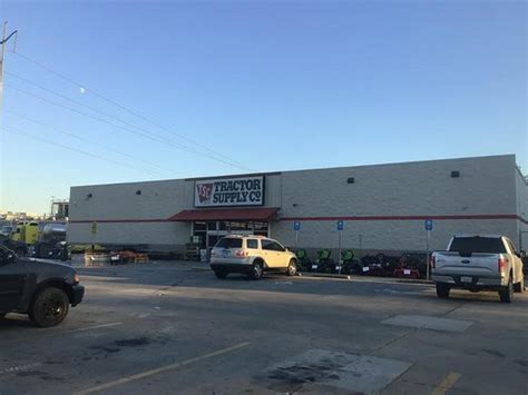 Tractor supply hammond - Tractor Supply is your neighborhood rural lifestyle store, providing pet supplies, livestock feed,... 12512 Hwy 190, Hammond, LA 70401